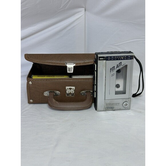 Vintage Sanyo M1770F Mini Radio Cassette Player Bundle W/ Leather Case~ *TESTED* - Picture 1 of 14